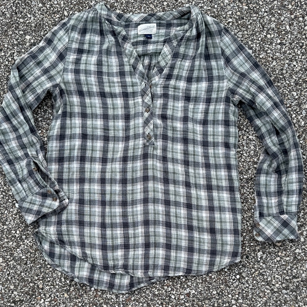 Universal Thread Gray Plaid Long Sleeve Top